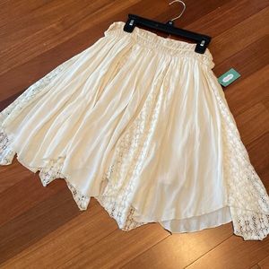 Maurices NWT Asymmetrical Lined Lace Pleated Cream Flare Lawn Skirt - Sz M